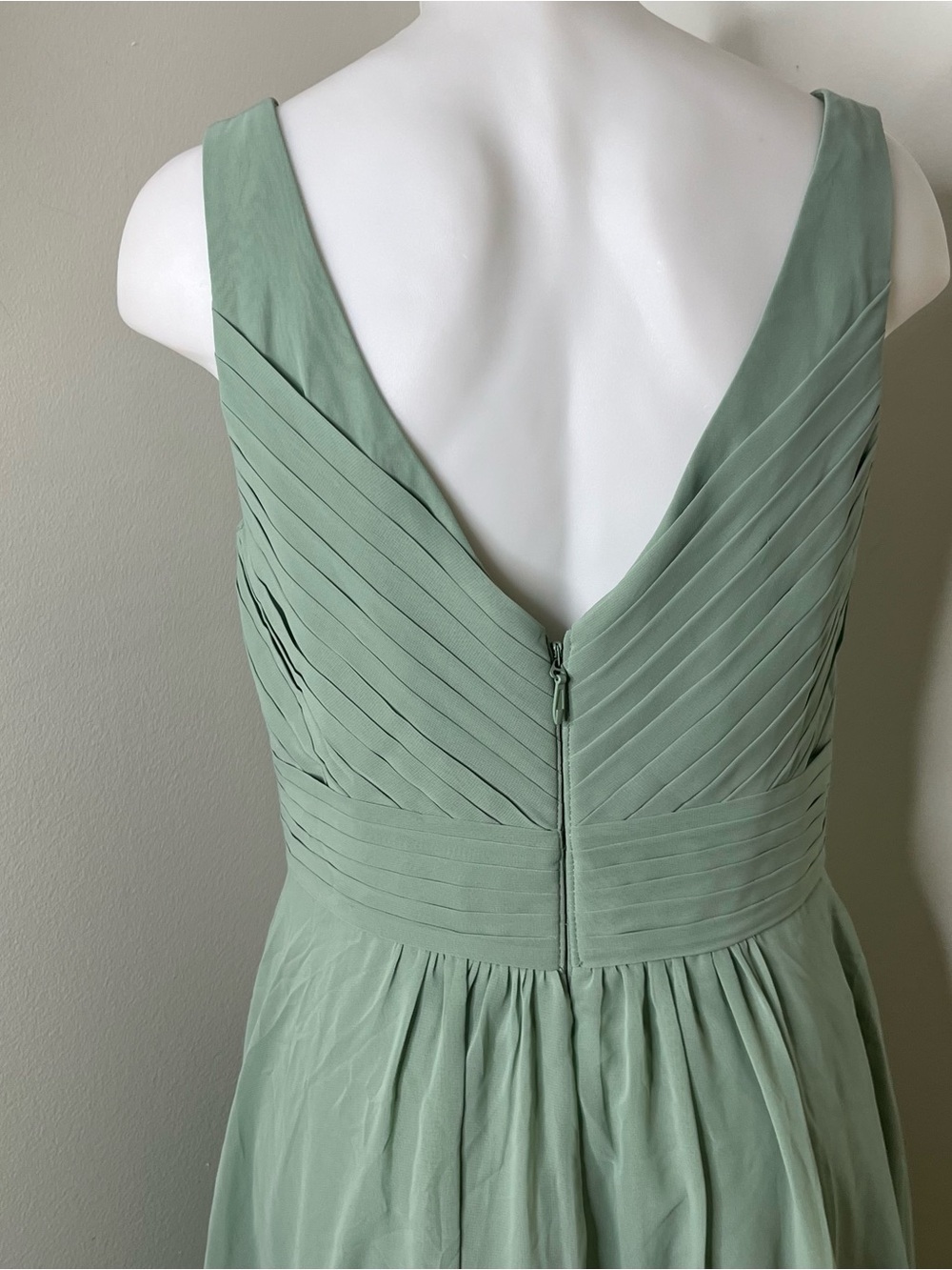 Azazie Grace V- Neck Knee Length A-Line Chiffon Formal Dress Size 6 - Picture 6 of 8